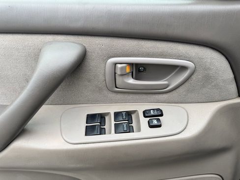 Used 2007 Toyota Sequoia SR5 image 24