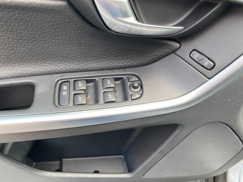 Used 2010 Volvo XC60 T6 image 12