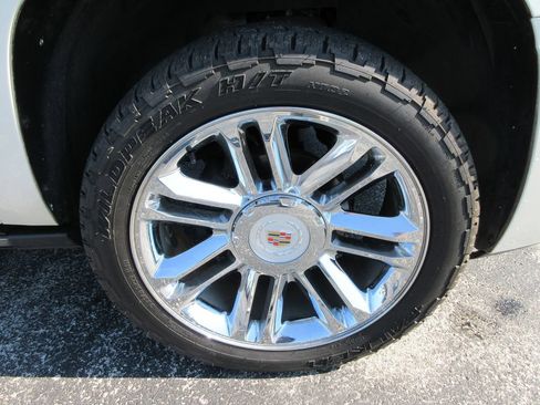 Used 2013 Cadillac Escalade Platinum AWD/4WD image 9