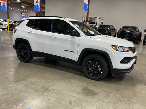 Certified 2026 Jeep Compass Latitude AWD/4WD image 7
