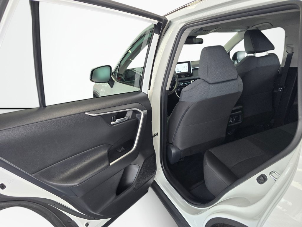 Used 2025 Toyota RAV4 XLE AWD/4WD image 35
