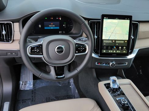 New 2026 Volvo XC90 T8 Plus w/ Protection Package Premier image 8