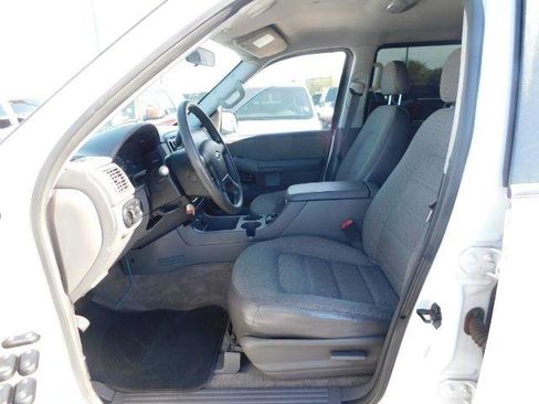 Used 2004 Ford Explorer XLS image 10