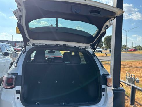 Used 2025 Jeep Compass Latitude AWD/4WD image 30