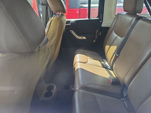 Used 2017 Jeep Wrangler Unlimited Sahara w/ Connectivity Group image 12