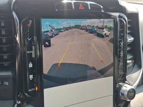 Used 2022 RAM 1500 Big Horn AWD/4WD image 18