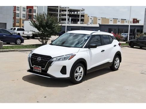 Used 2025 Nissan Kicks Play S FWD image 2
