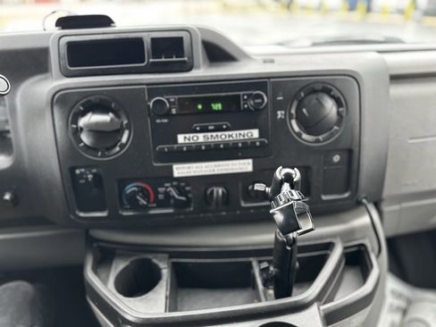 Used 2019 Ford E-450 and Econoline 450 Super Duty w/ Power Windows & Locks Group image 17