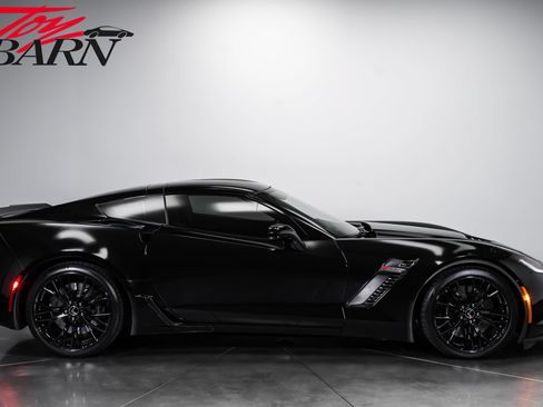 Used 2015 Chevrolet Corvette Z06 w/ 2LZ Preferred Equipment Group RWD image 14