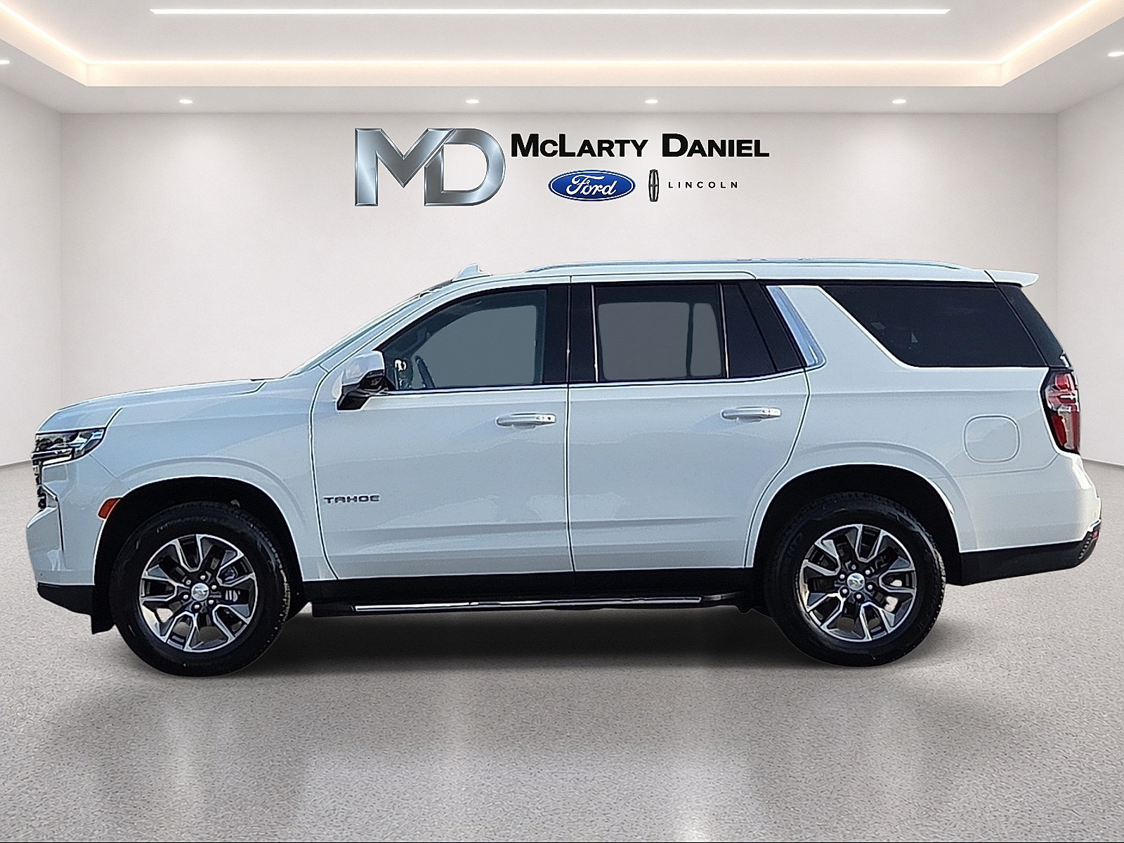 Used 2022 Chevrolet Tahoe LT w/ LT Signature Plus Package AWD/4WD image 3