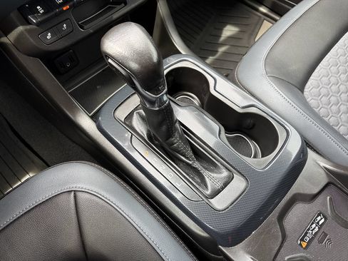 Used 2022 Chevrolet Colorado Z71 w/ Safety Package RWD image 28