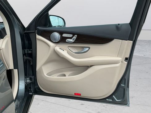 Used 2019 Mercedes-Benz GLC 300 image 23
