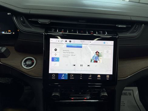 Used 2022 Jeep Grand Cherokee L Summit w/ Luxury Tech Group V image 23