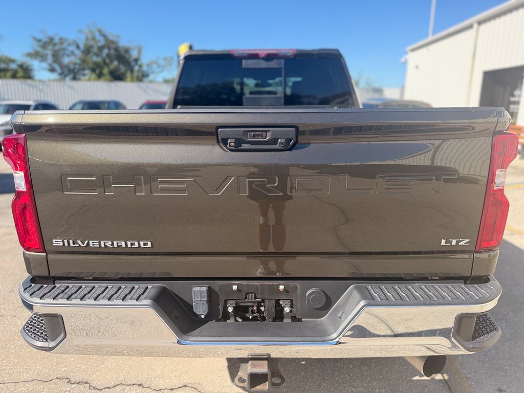 Used 2023 Chevrolet Silverado 2500 LTZ AWD/4WD image 4
