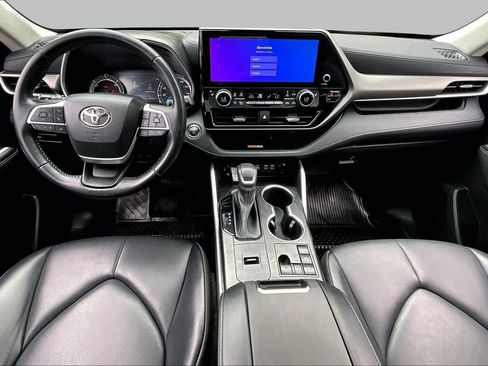 Used 2023 Toyota Highlander XLE AWD/4WD image 15