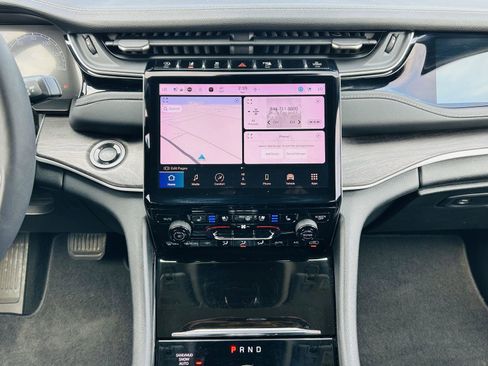 Used 2023 Jeep Grand Cherokee L Limited w/ Luxury Tech Group II image 24