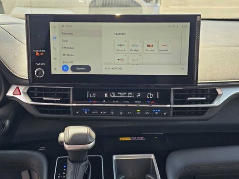 Certified 2025 Toyota Sienna Platinum AWD/4WD image 27