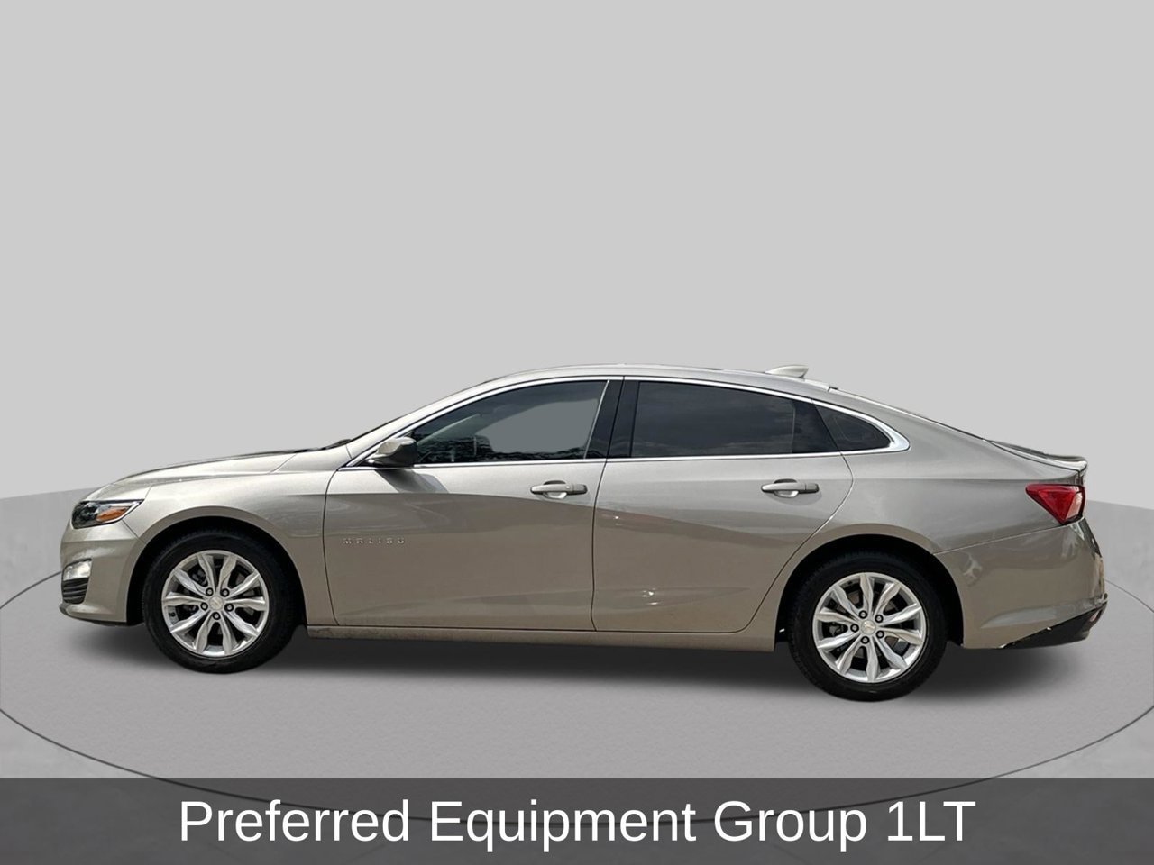 Used 2024 Chevrolet Malibu LT FWD image 2
