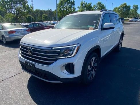 Used 2025 Volkswagen Atlas SE image 9