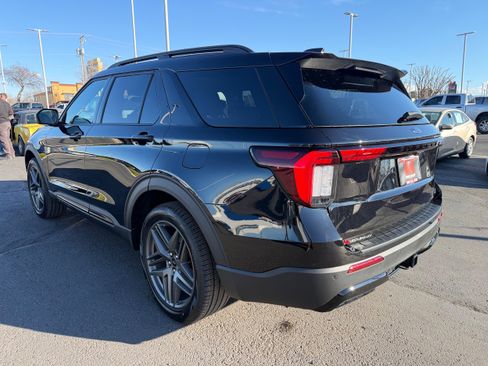 New 2026 Ford Explorer ST-Line w/ ST-Line Street Pack AWD/4WD image 5