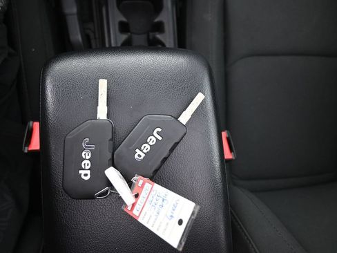Used 2023 Jeep Wrangler Unlimited w/ Sun & Screen Package AWD/4WD image 22