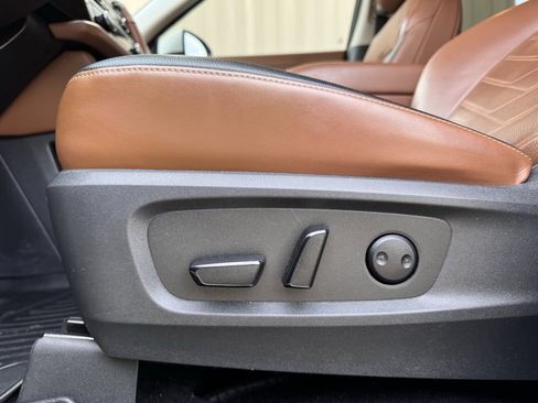 Used 2022 Nissan Pathfinder Platinum w/ Cargo Package image 10