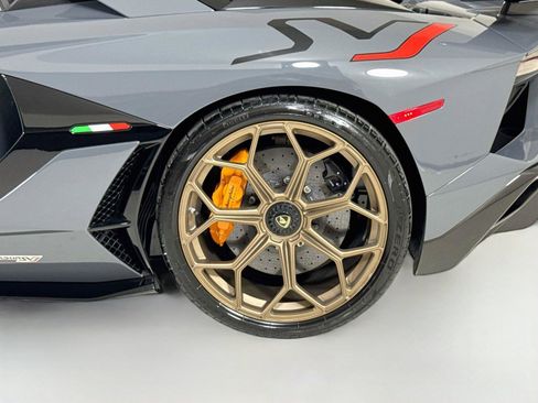 Used 2020 Lamborghini Aventador SVJ AWD/4WD image 38