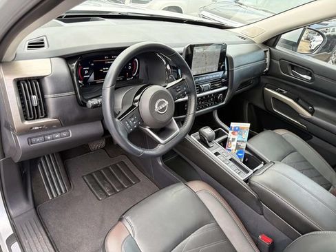 Used 2024 Nissan Pathfinder Platinum FWD image 24