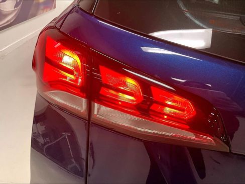 Used 2023 Chevrolet Equinox LS image 32