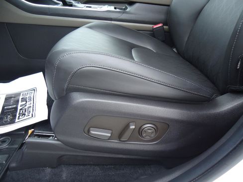 Used 2025 Kia Carnival FWD image 24