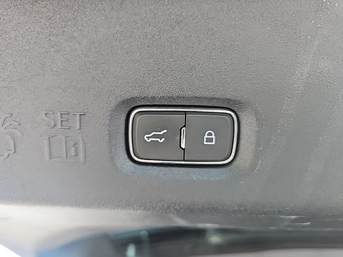 Used 2025 Ford Expedition Max Platinum AWD/4WD image 9