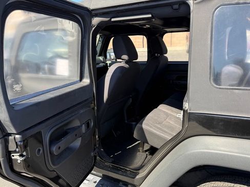 Used 2016 Jeep Wrangler Unlimited Sport w/ Connectivity Group AWD/4WD image 7