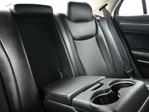 Used 2019 Chrysler 300 Touring L w/ Quick Order Package 22F image 23