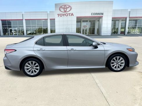 Used 2018 Toyota Camry LE FWD image 8