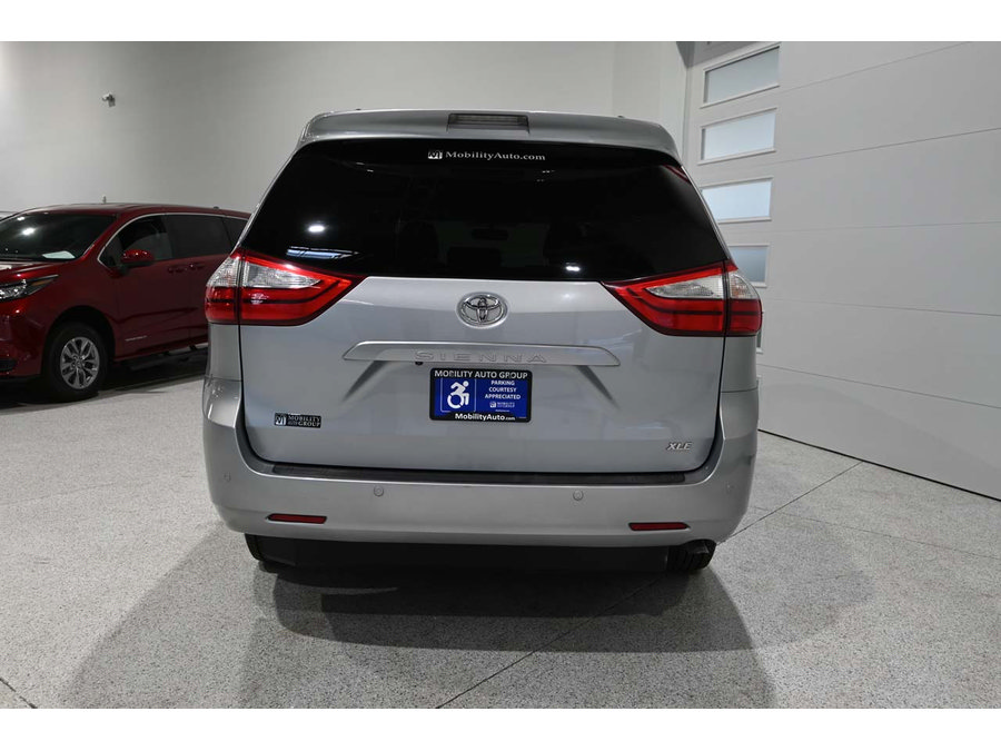 Used 2015 Toyota Sienna XLE w/ XLE Navigation Package FWD image 7