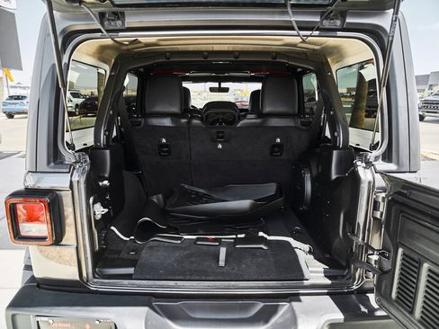 Used 2019 Jeep Wrangler Unlimited Rubicon AWD/4WD image 9
