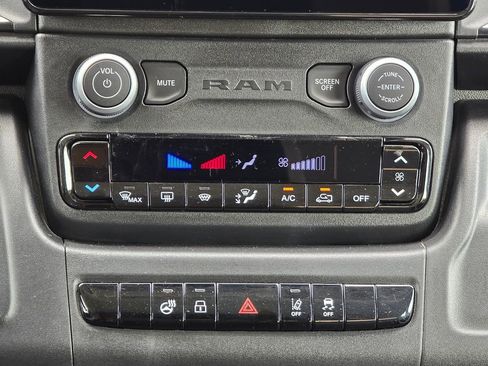 Used 2024 RAM ProMaster 3500 w/ Delivery Van Package image 45