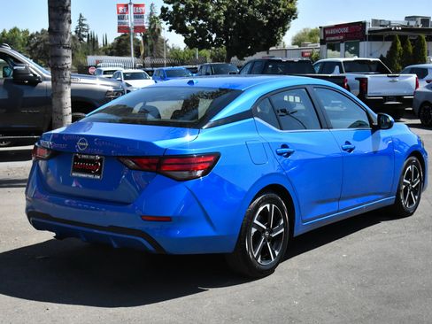 Used 2025 Nissan Sentra SV FWD image 8
