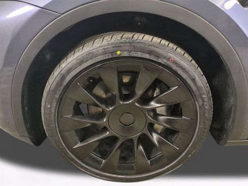 Used 2023 Tesla Model Y AWD image 11