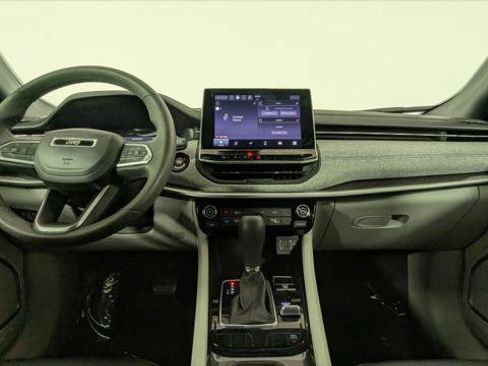 Used 2023 Jeep Compass Latitude image 24