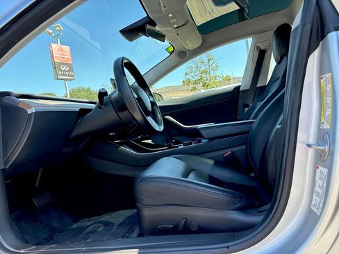 Used 2018 Tesla Model 3 Long Range RWD image 17
