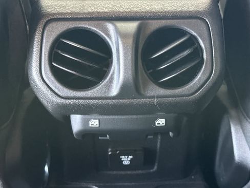 Used 2021 Jeep Gladiator Rubicon AWD/4WD image 15