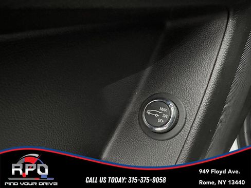 Used 2021 Chevrolet Traverse LT image 41