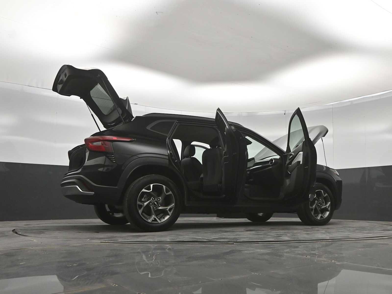 Used 2025 Chevrolet Trax LT FWD image 48