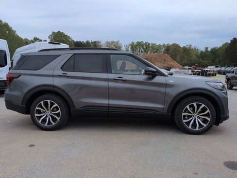 New 2026 Ford Explorer ST-Line RWD image 3
