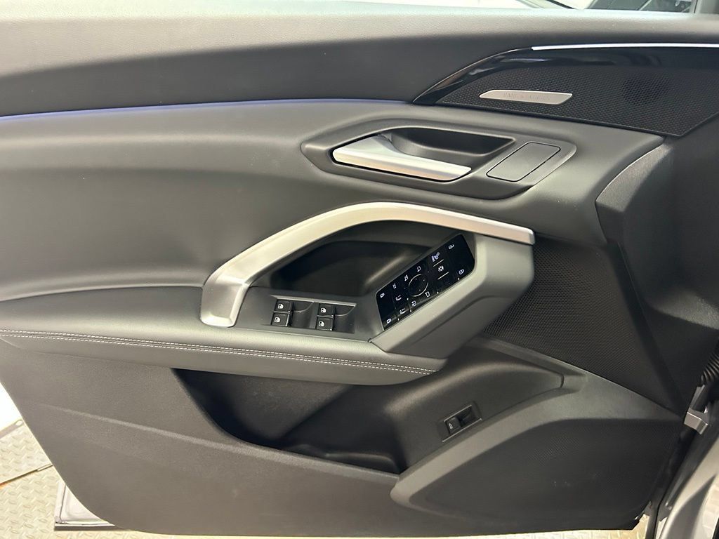 Certified 2025 Audi Q5 Premium w/ Premium Plus AWD/4WD image 9