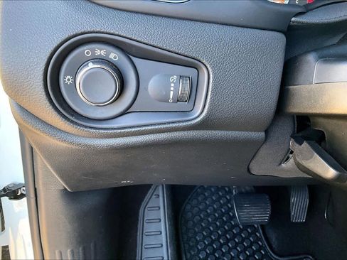 Used 2023 Jeep Renegade Latitude image 30