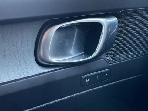 Used 2025 Volvo XC40 B5 Core image 12