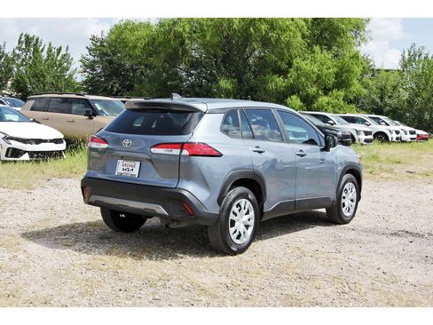 Used 2022 Toyota Corolla Cross L FWD image 3