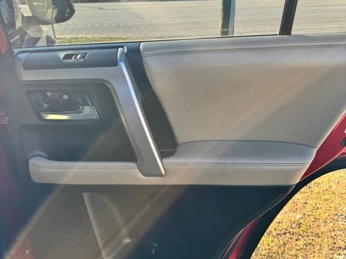 Used 2014 Toyota 4Runner SR5 Premium image 16